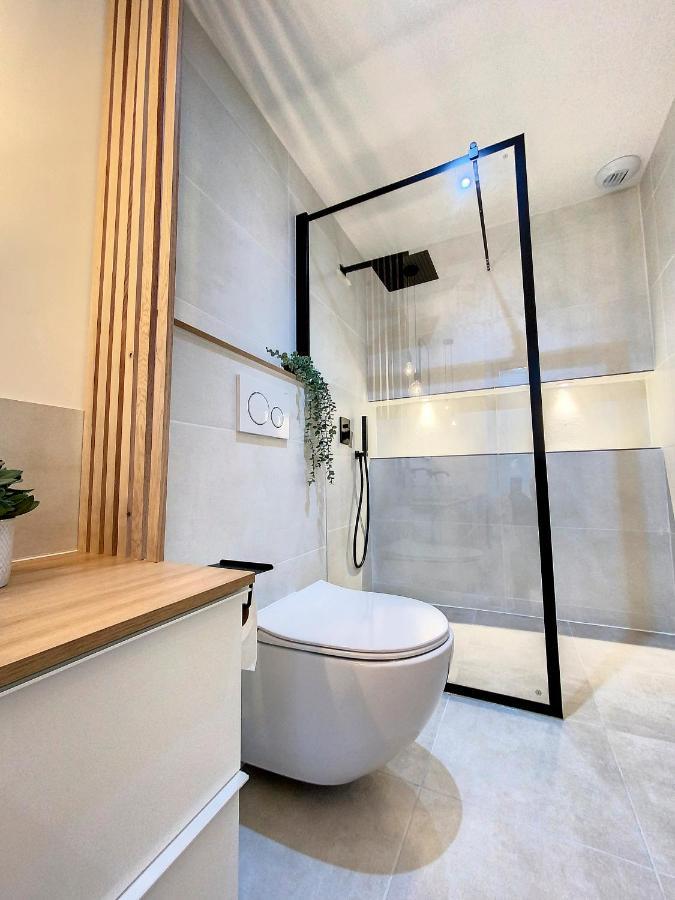 Appartchic - Appartement Standing - Plein Centre & Parking Prive Créon Екстериор снимка
