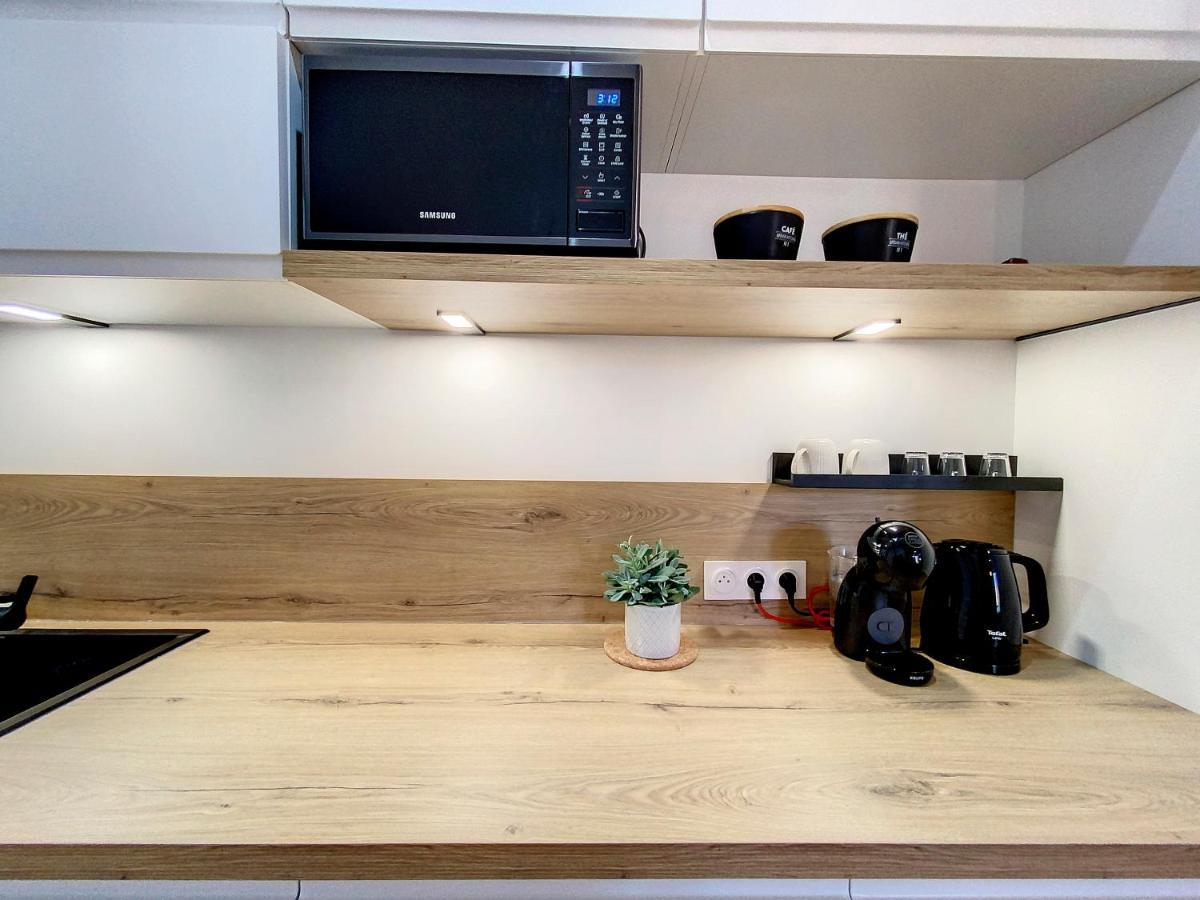Appartchic - Appartement Standing - Plein Centre & Parking Prive Créon Екстериор снимка
