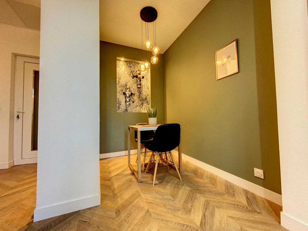 Appartchic - Appartement Standing - Plein Centre & Parking Prive Créon Екстериор снимка
