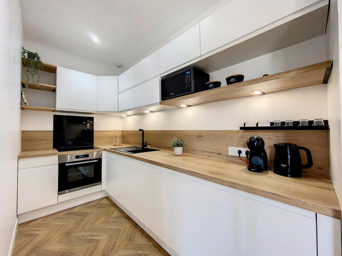 Appartchic - Appartement Standing - Plein Centre & Parking Prive Créon Екстериор снимка