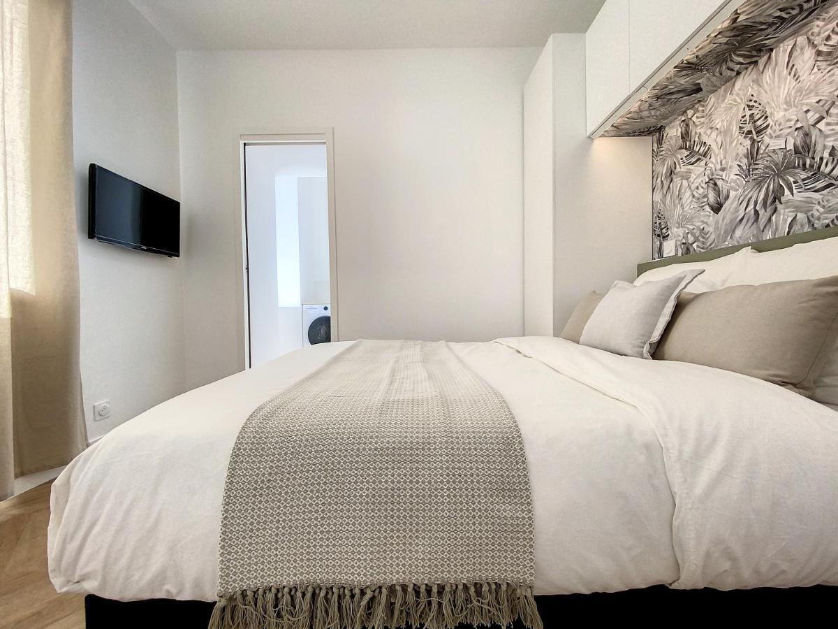 Appartchic - Appartement Standing - Plein Centre & Parking Prive Créon Екстериор снимка