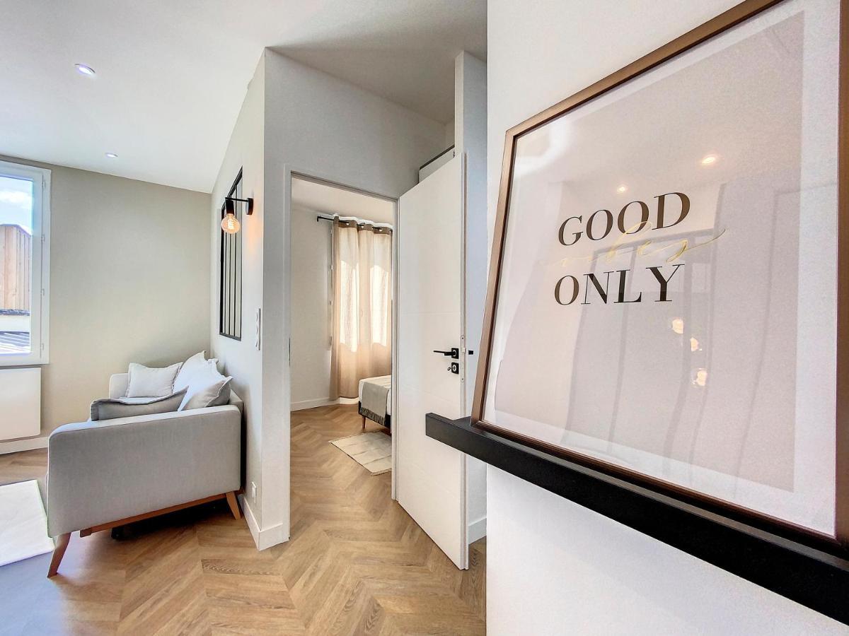 Appartchic - Appartement Standing - Plein Centre & Parking Prive Créon Екстериор снимка