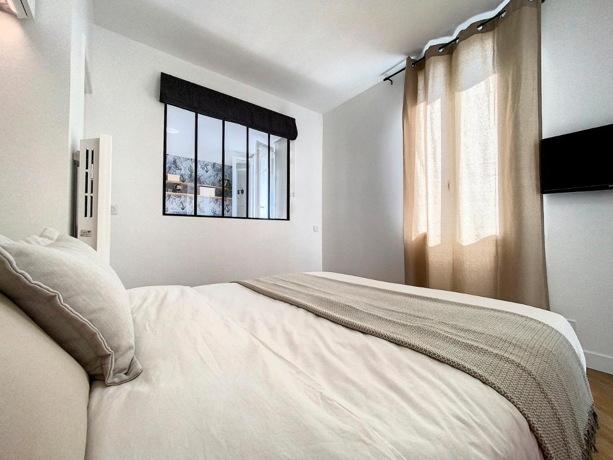 Appartchic - Appartement Standing - Plein Centre & Parking Prive Créon Екстериор снимка